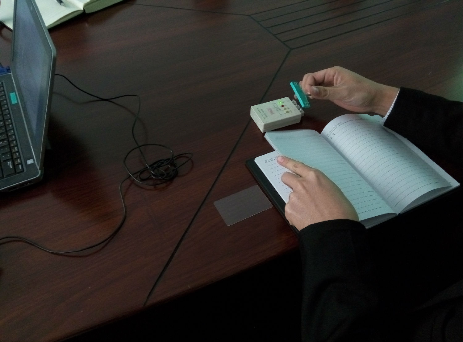 正在用倍加福接近開關做現場測試 正在用倍加福接近開關做現場測試