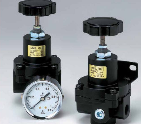 氣動控制閥設備,蒸氣調節閥與液壓調節閥有什么不同?