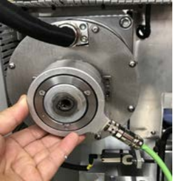 直驅電機安裝在涂布機,實現(xiàn)持續(xù)穩(wěn)定的張力控制