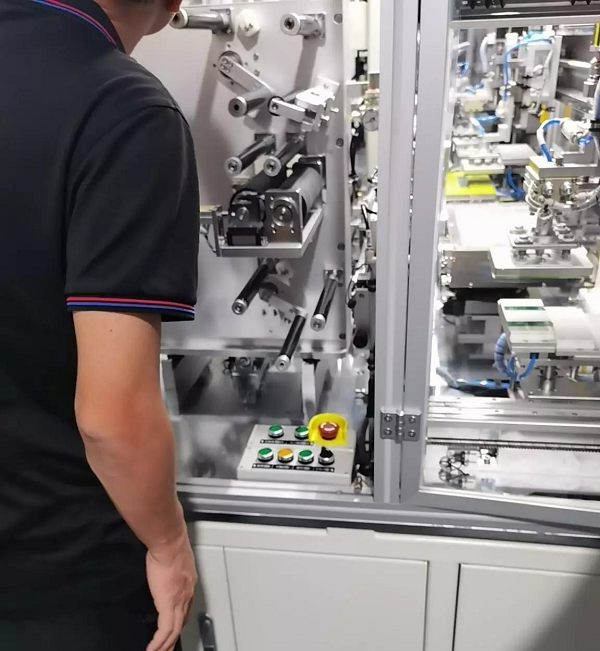 用于制片機(jī)和疊片機(jī)的伺服控制,提升電氣工程中IO精度的解決方案